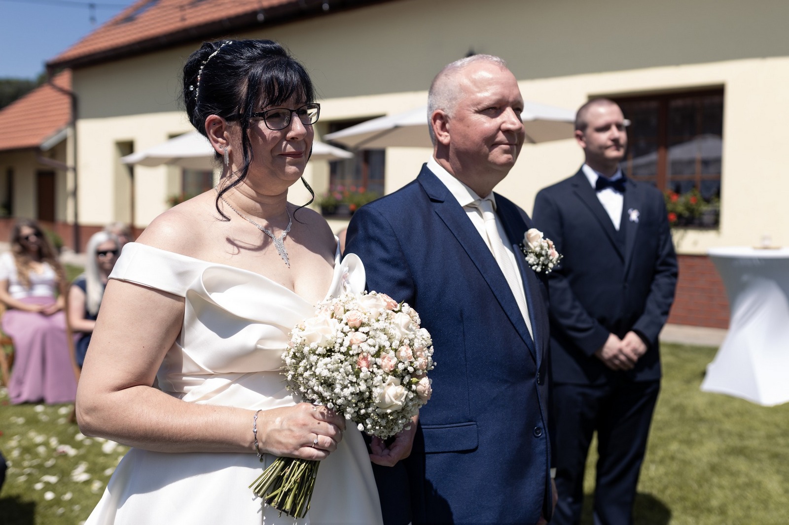 Svatba Hostinec u Vrbů ve Stašově, Hořovice ženich a nevěsta u oltáře