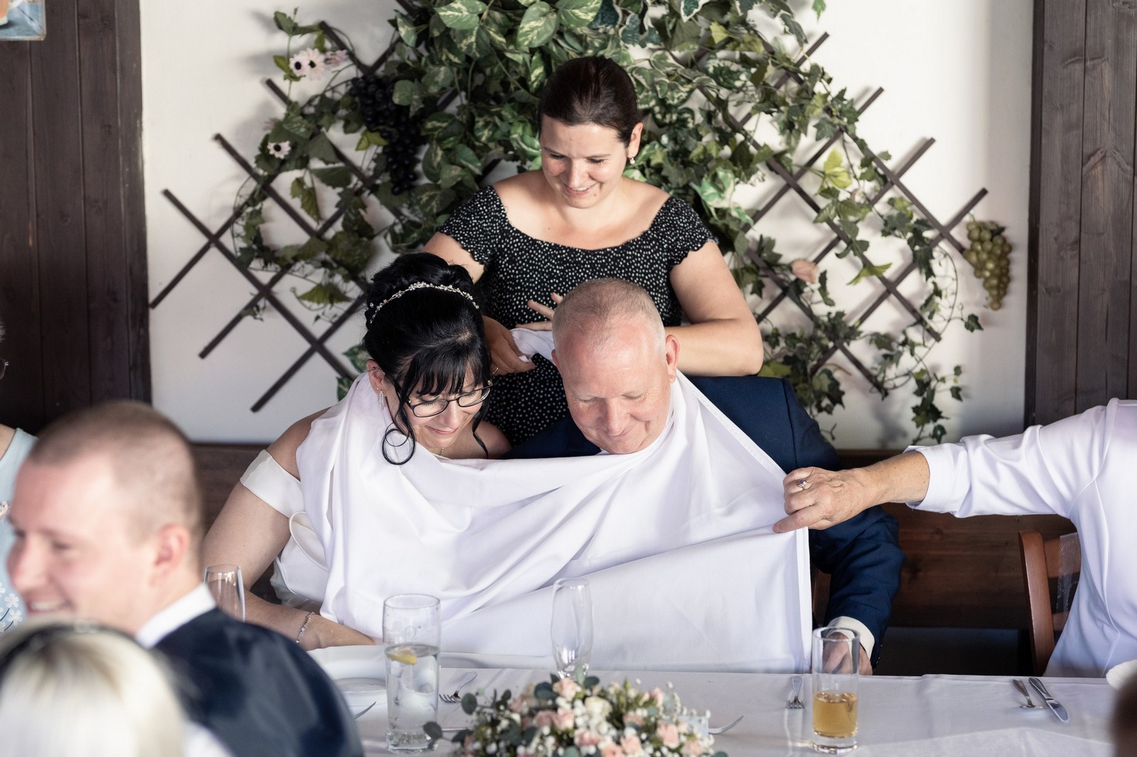 Svatba Hostinec u Vrbů ve Stašově, Hořovice ženich a nevěsta na hostině