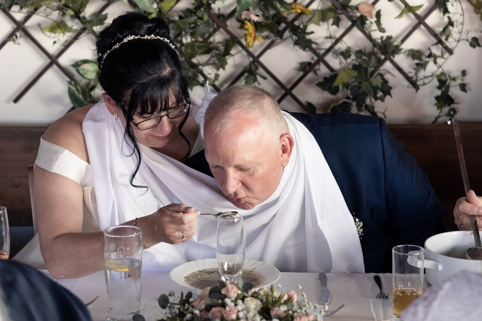 Svatba Hostinec u Vrbů ve Stašově, Hořovice ženich a nevěsta na hostině