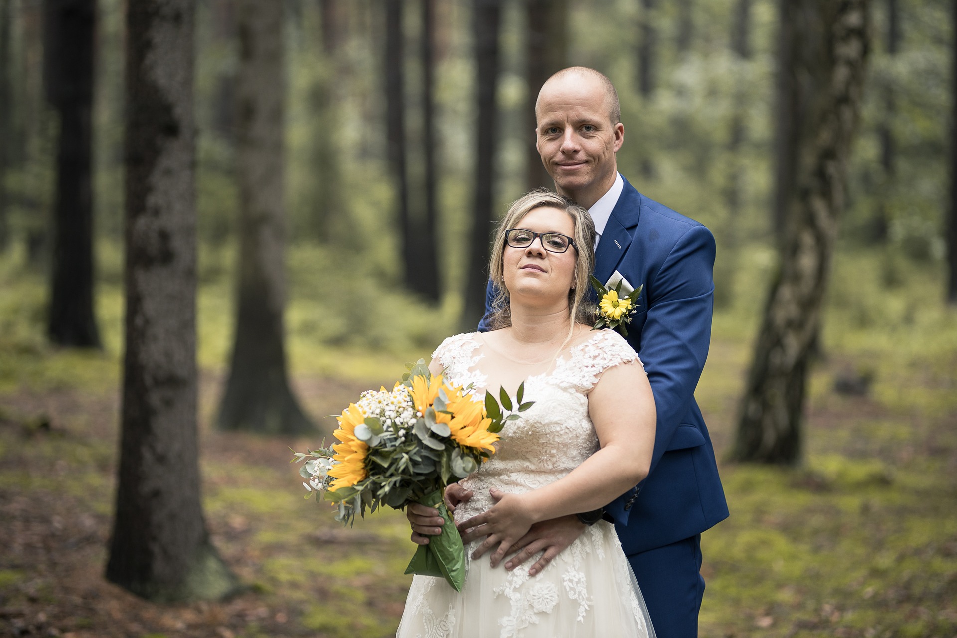 Svatební fotograf Kladno - ženich a nevěsta v lese portrét