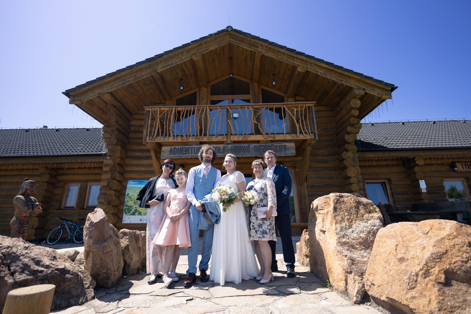 Svatební rodinný portrét v Horním Bezděkově