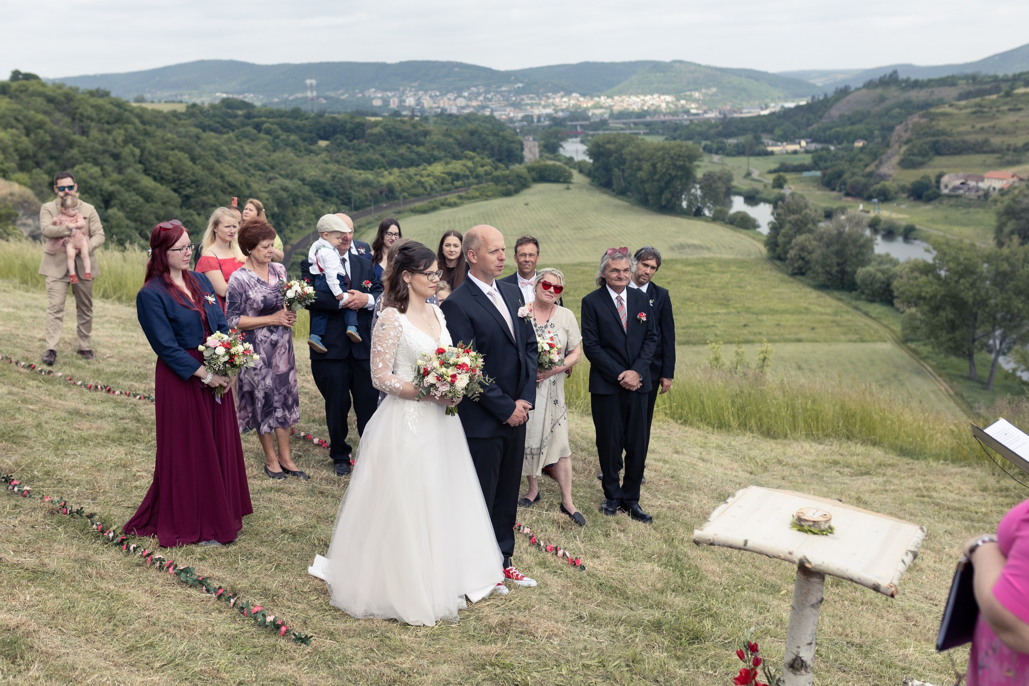 Svatba v Tetíně u Berouna - ženich říká své ano