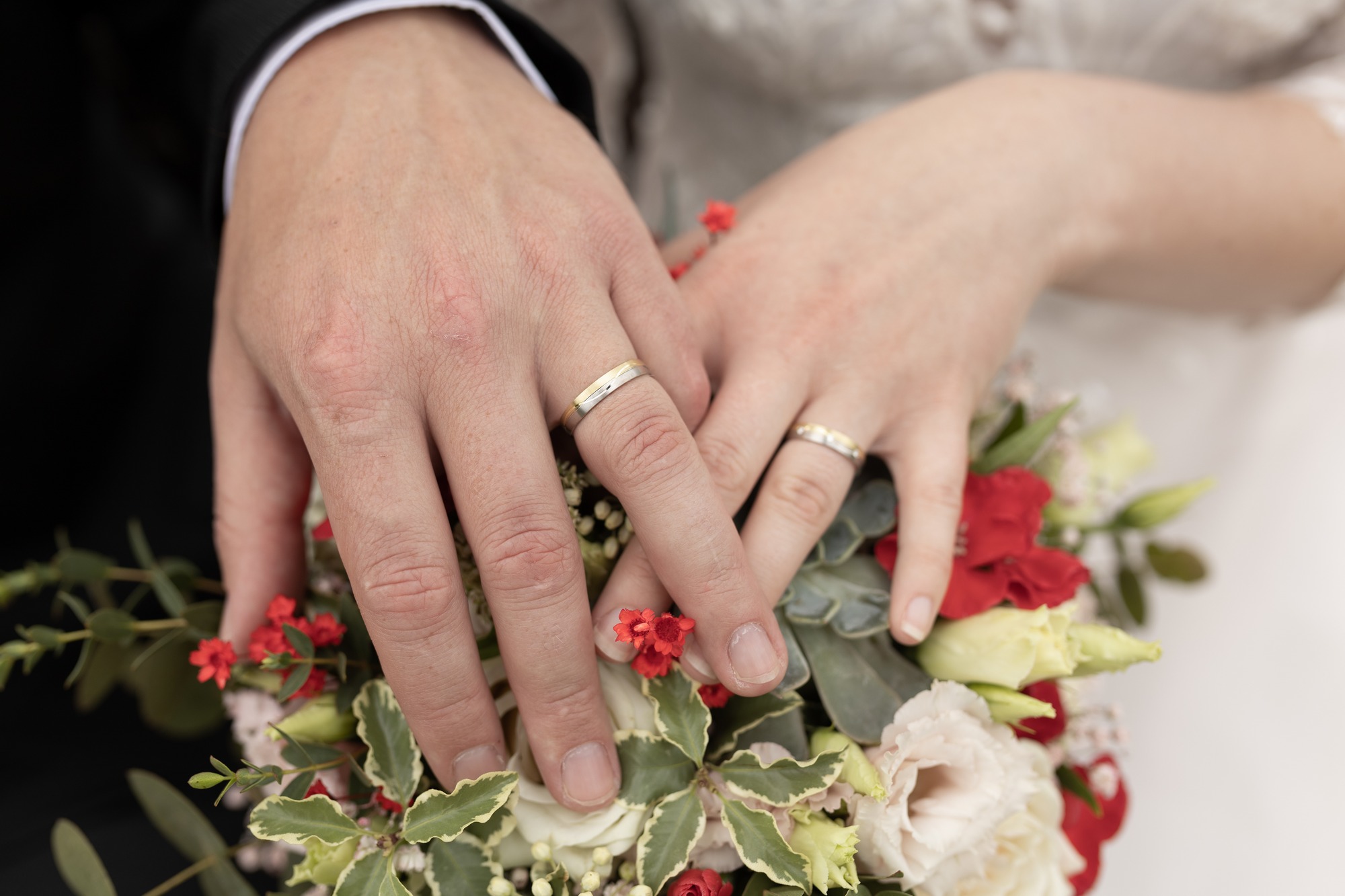 Svatba v Tetíně u Berouna - detail snubních prstenů